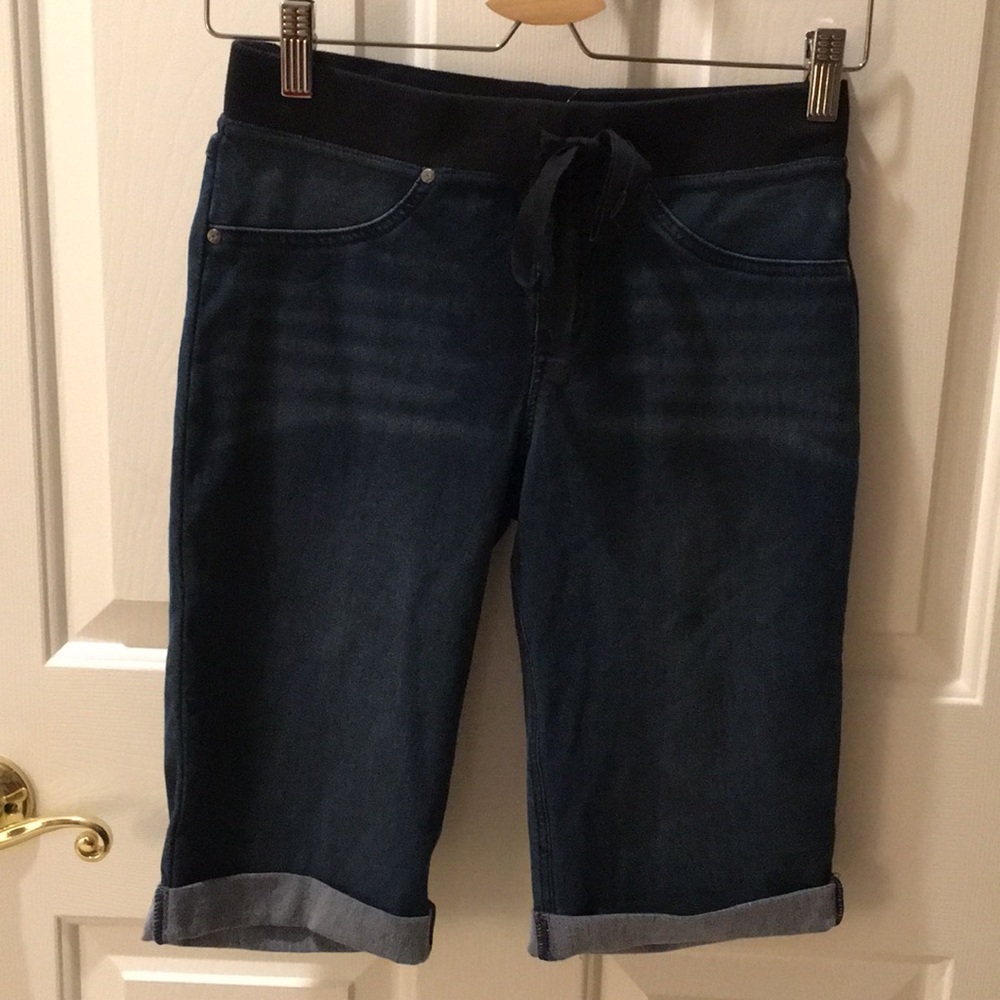 Never worn, brand new Hue denim shorts